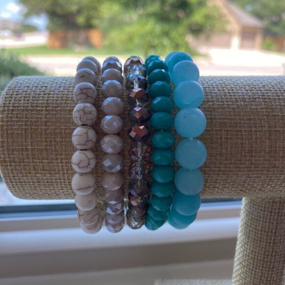 Bundle of stacking stretchy bracelets - Picture 4 of 14